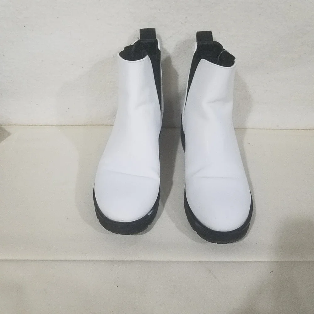 Givana Women's 10 White Chelsea Boots Side Elastic Buckle Lug Sole Ankle Booties